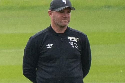 Rooney xin lỗi gia đình và CLB vì tiệc tùng thâu đêm với 3 cô gái
