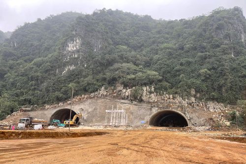 Đẩy nhanh tiến độ thi công 14 dự án giao thông cấp bách