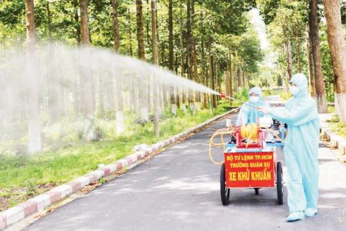 Tận tình phục vụ nhân dân