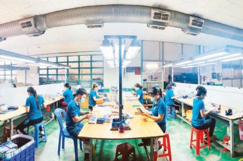 Doanh nghiệp 'ba tại chỗ' gặp khó