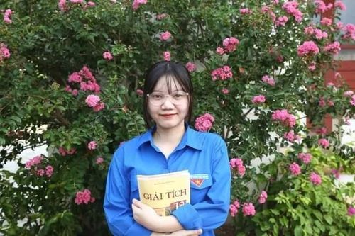 Nữ sinh huyện đảo Cô Tô đạt điểm 10 môn Lịch sử mong thành cô giáo