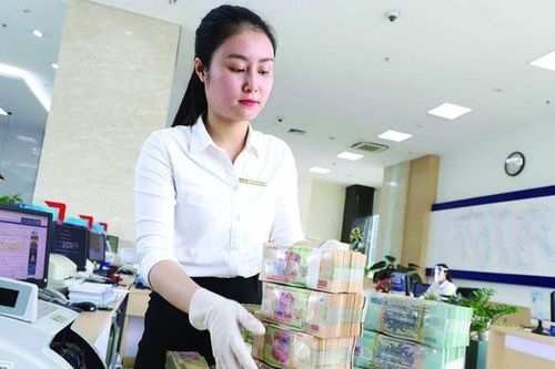Tổng tài sản và tiền gửi khách hàng tại nhiều ngân hàng sụt giảm bất thường