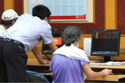 Chứng khoán Trung Quốc trượt dài khi Bắc Kinh tăng cường kiểm soát các nhà đầu tư