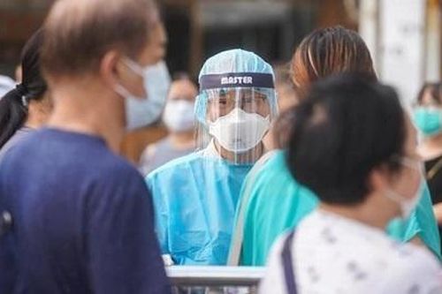 Hà Nội có thêm 26 ca dương tính, một người bán xăng gần chợ đầu mối Hoàng Mai