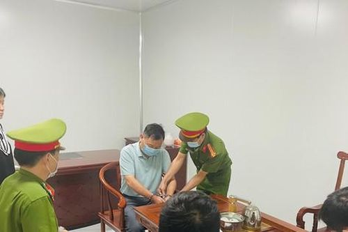 Bắt tạm giam 2 chuyên gia người Trung Quốc về hành vi buôn lậu