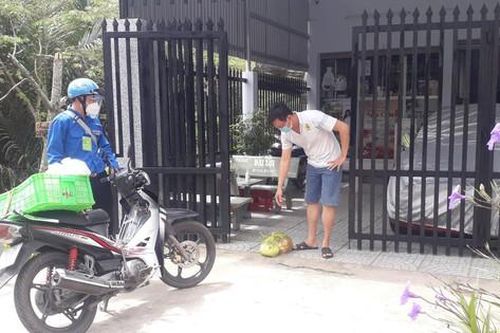 Những 'chiến binh shipper xanh' xứ Dừa trong tâm dịch COVID-19
