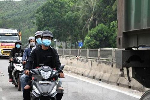 Tạm dừng tiếp nhận công dân Quảng Ngãi tự phát trở về quê