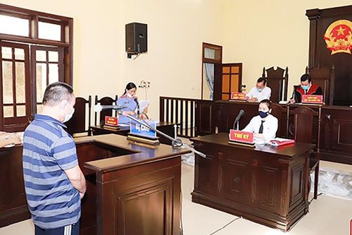 Xét xử bị cáo chuyên trộm cắp tài sản trong trường học