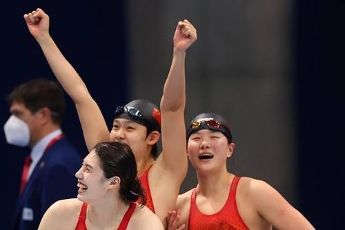 Khó tin: 3 đội bơi cùng phá kỷ lục Olympic và thế giới ở 1 nội dung