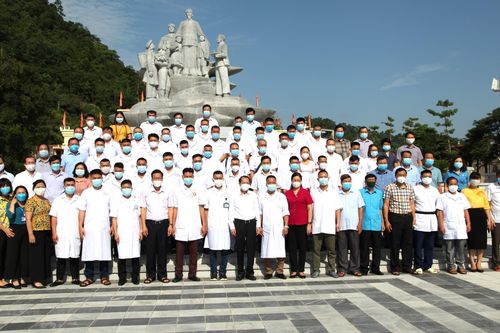 Cán bộ y tế Hà Giang, Bình Định hỗ trợ các tỉnh phía Nam chống dịch