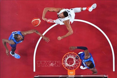 Olympic Tokyo 2020: Đội bóng rổ nam của Mỹ giành chiến thắng đầu tiên
