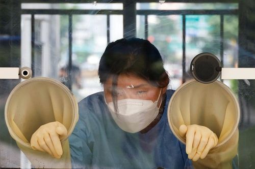 Từng chống dịch thành công, Hàn Quốc đang chật vật đối phó với sóng dịch Delta