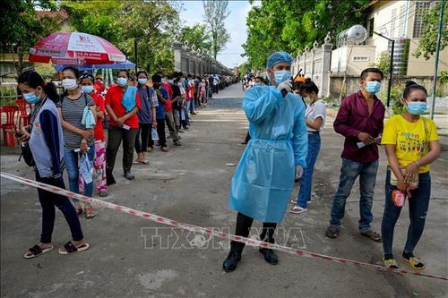 Campuchia phong tỏa 8 tỉnh giáp Thái Lan