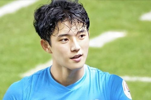 Đẹp trai như idol K-pop, 'nam thần' U23 Hàn Quốc gây thương nhớ ở Olympic