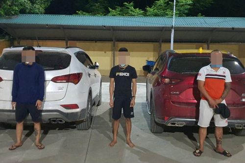 Hà Nội: Phát hiện 3 nam thanh niên cùng nhau lên núi tụ tập uống rượu, vi phạm quy định phòng dịch