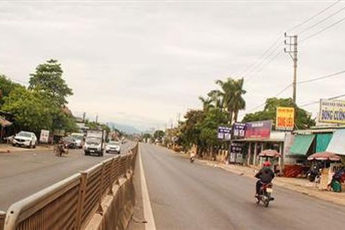 Đẩy mạnh phát triển công nghiệp, thương mại, dịch vụ và du lịch ở Cam Lộ
