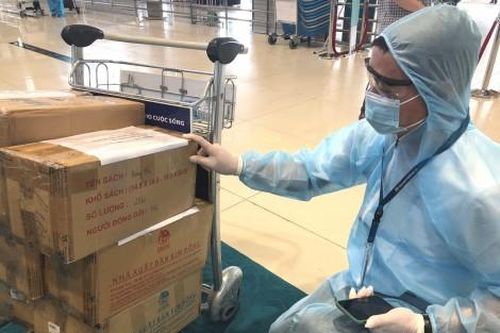 Đời sống Đời sống 2.500 cuốn sách 'cất cánh' đến với các em nhỏ trong khu cách ly