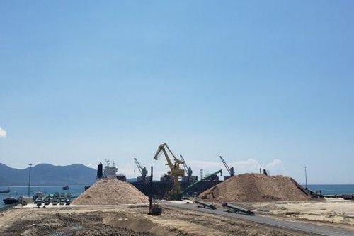 Kinh tế Công nghiệp - TTCN Tập trung thu hút các dự án công nghiệp quy mô lớn vào khu kinh tế, khu công nghiệp