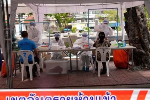 Thái Lan gỡ 'bài toán' quá tải bệnh viện
