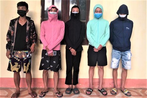 Đi câu cá trong lúc giãn cách xã hội, 5 thanh niên bị xử phạt