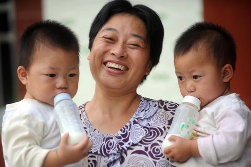 Thành phố Trung Quốc tặng tiền mặt để khuyến khích sinh con
