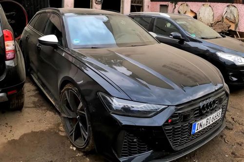 YouTuber gặp rắc rối với Audi vì dùng xe chạy thử đi cứu trợ vùng lũ