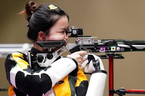 Kẹp tóc vịt vàng giống nữ xạ thủ Olympic được săn lùng