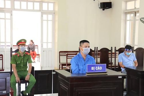 Phạt tù hai đối tượng chống người thi hành công vụ tại chốt kiểm dịch