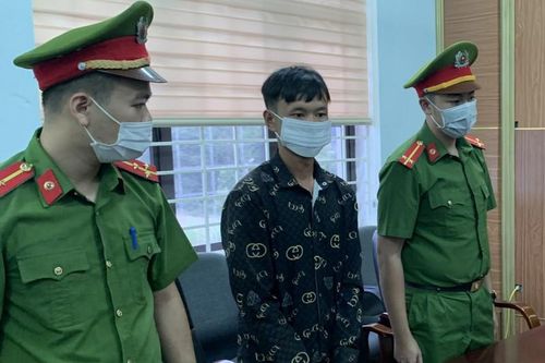 Bắt khẩn cấp đối tượng hiếp dâm con riêng của vợ