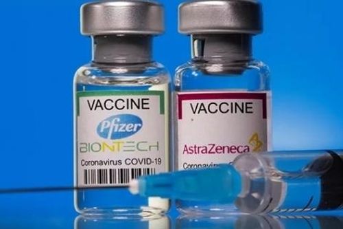 Các 'gã khổng lồ' ngành dược Pfizer và AstraZeneca lạc quan về doanh thu