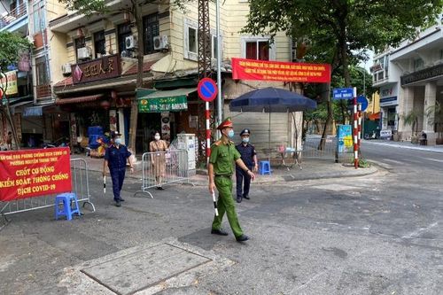 Hà Nội: Sau 7 ngày thực hiện giãn cách, gần 1.000 trường hợp vi phạm bị xử lý