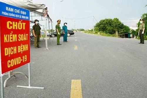 Trình giấy đi đường không hợp lệ, nhiều người Hà Nội phải quay đầu xe