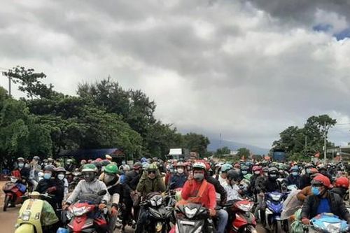 Nhọc nhằn đường về quê nhà