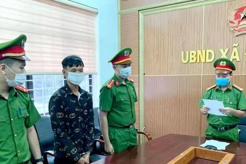 Cha dượng đi nhậu về lẻn vào giường hiếp dâm con riêng của vợ
