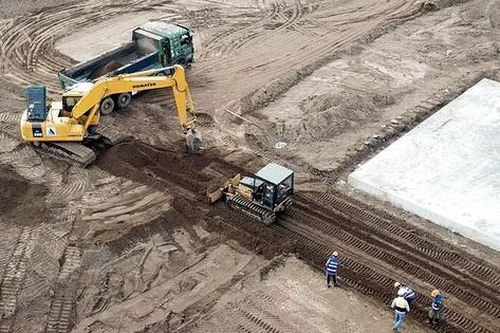 Bay trên cao nhìn bệnh viện dã chiến đang được Hà Nội xây dựng