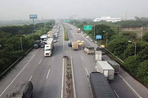 Giao thông qua chốt kiểm soát phòng dịch Hà Nội đã thông thoáng hơn
