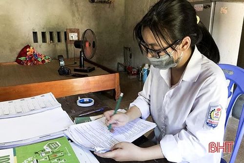 Cùng cô học trò nghèo Hà Tĩnh viết tiếp giấc mơ 'blouse trắng'