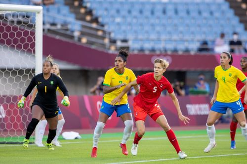 Tuyển nữ Canada loại Brazil sau loạt sút luân lưu căng thẳng