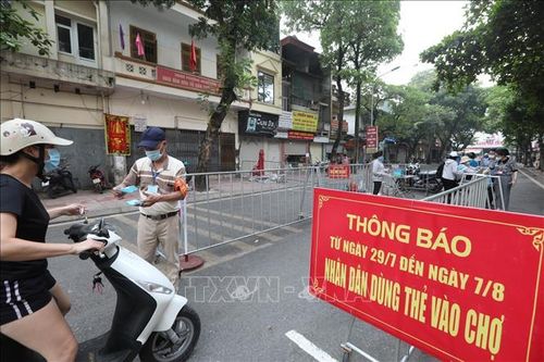 Hà Nội triển khai phát thẻ đi chợ luân phiên