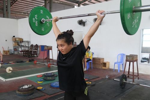 Cô gái mang vinh quang cho cử tạ Lào Cai