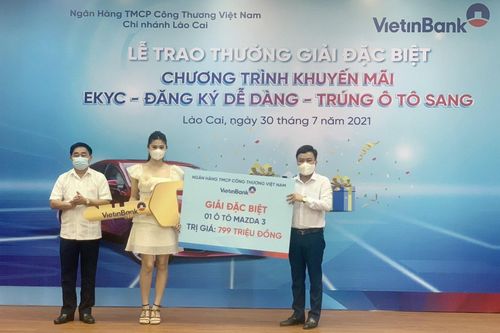 Lào Cai: Mở tài khoản ngân hàng từ xa, một khách hàng trúng giải đặc biệt