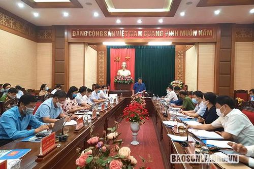 Đồng chí Phó Bí thư Thường trực Tỉnh ủy kiểm tra tiến độ xây dựng nông thôn mới (NTM) huyện Quỳnh Nhai