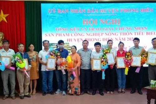 Kinh tế Nông nghiệp - Nông thôn 3 bộ sản phẩm và 15 sản phẩm được chứng nhận sản phẩm công nghiệp nông thôn tiêu biểu