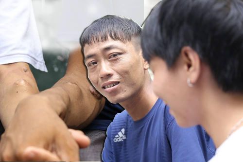Cuộc sống lay lắt của 18 mảnh đời ở xóm chạy thận trong mùa dịch COVID-19