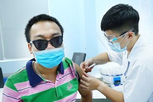 Người khuyết tật và yếu thế được tiêm vắc xin phòng COVID-19