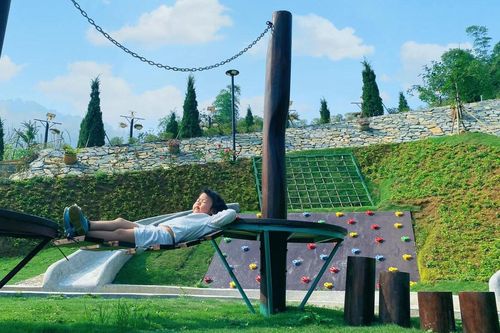 Gia đình trẻ bỏ phố về ngoại ô, cho 3 con tận hưởng tuổi thơ