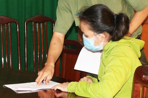 Lấy Facebook mang tên chồng để xuyên tạc công tác chống dịch