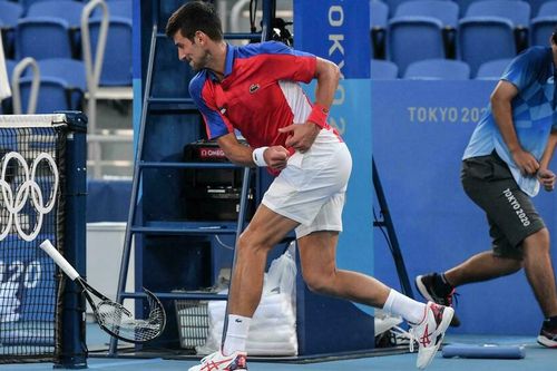 Djokovic tức giận đập gãy vợt khi trắng tay ở Olympic