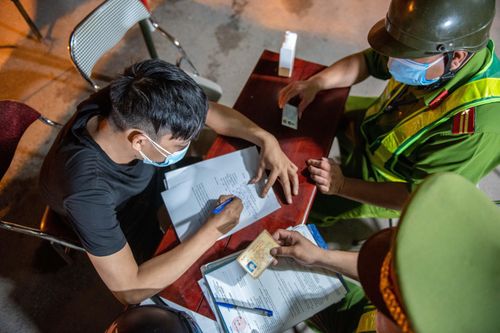 Hà Nội phạt hơn 8 tỷ sau một tuần cách ly xã hội