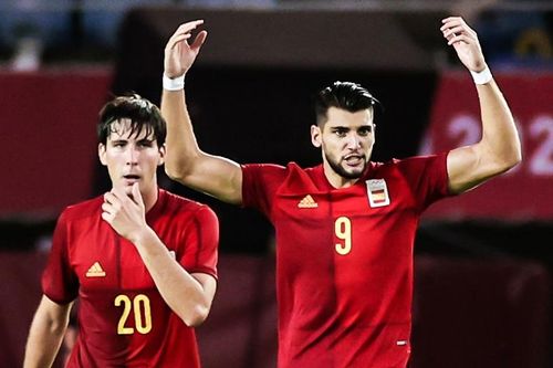 Tiền đạo Olympic Tây Ban Nha lập hat-trick khi vào sân phút 90